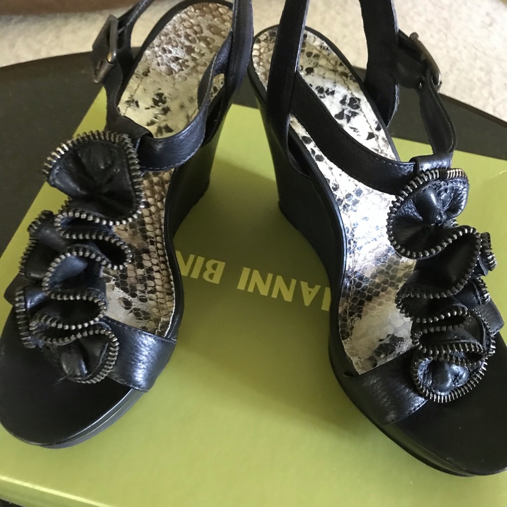 WORN ONCE GIANNI BINI WEDGE SIZE 8 M